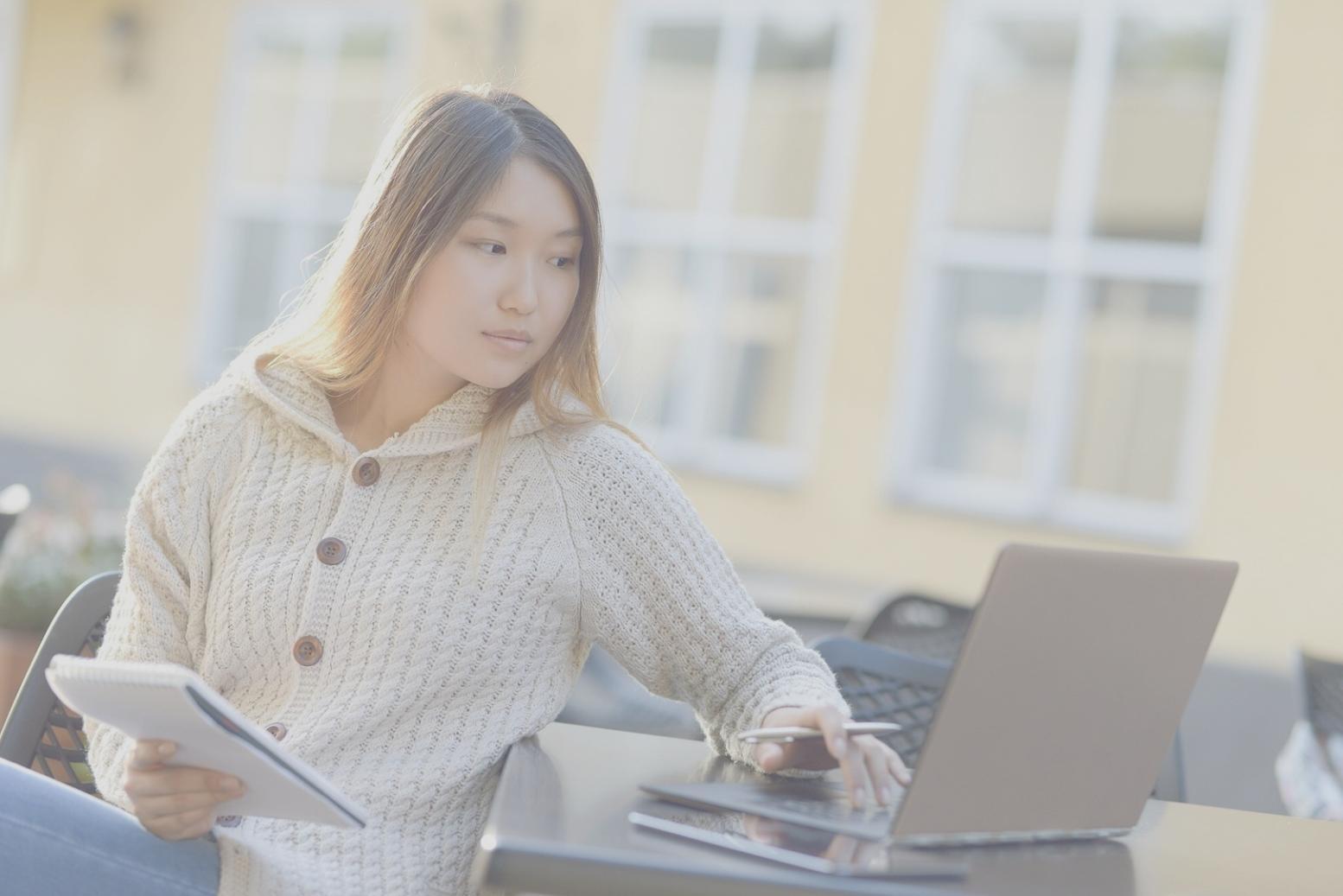 Interactive blockchain governance simulation exercise with digital network visualization